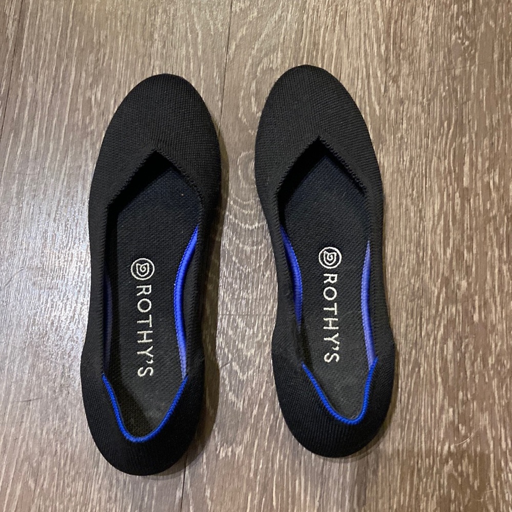 Black Rothy’s Flats